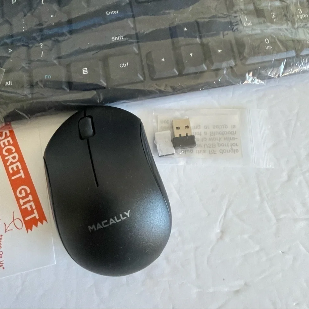 Macally RF Wireless Keyboard For Windows PC Utra-slim Black ,New in a opened Box